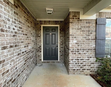 205 Laramie Circle - Photo Thumbnail 2