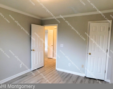 1131 Stafford Dr. - Photo Thumbnail 15