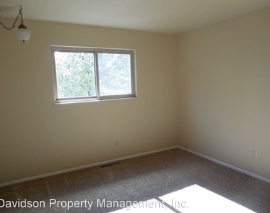 3285 W. Parade Cir - Photo Thumbnail 7