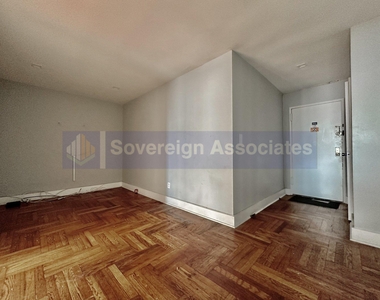 525-527 Riverdale Avenue - Photo Thumbnail 1