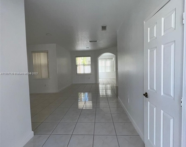 4847 Nw 108th Ct - Photo Thumbnail 2