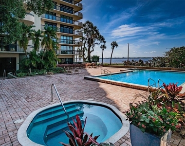 2413 Bayshore Boulevard - Photo Thumbnail 26