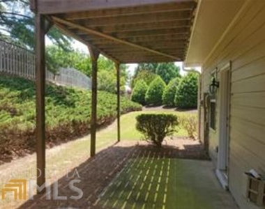 10880 Skyway Dr - Photo Thumbnail 11