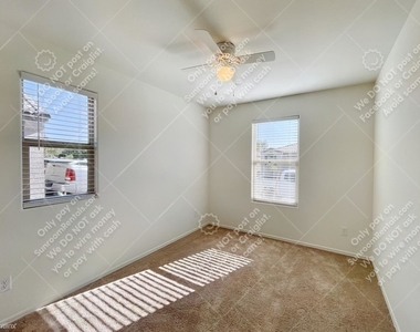 1736 E Desert Breeze Pl - Photo Thumbnail 5