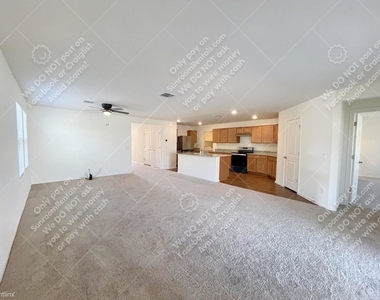 1736 E Desert Breeze Pl - Photo Thumbnail 12