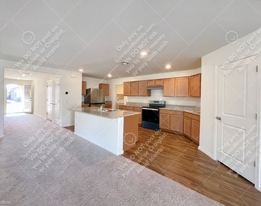 1736 E Desert Breeze Pl - Photo Thumbnail 10