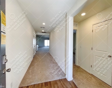 1736 E Desert Breeze Pl - Photo Thumbnail 2