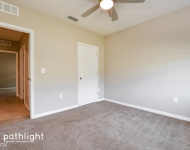 340 Spruce Pine Drive Unit - Photo Thumbnail 11