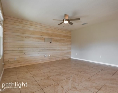 340 Spruce Pine Drive Unit - Photo Thumbnail 2