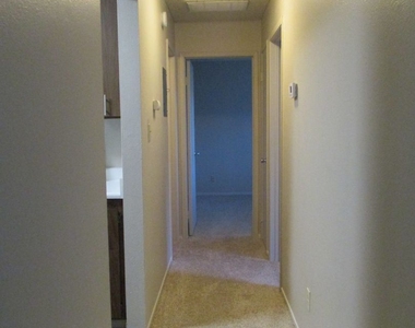 9521 Emerald Park Drive - Photo Thumbnail 3