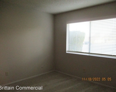 9521 Emerald Park Drive - Photo Thumbnail 5