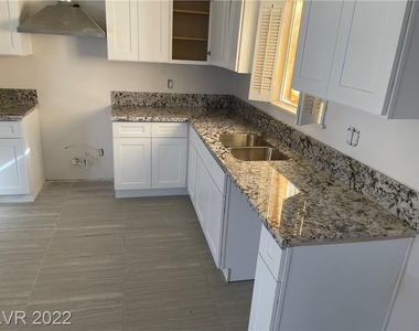 4040 Vahe Circle - Photo Thumbnail 9