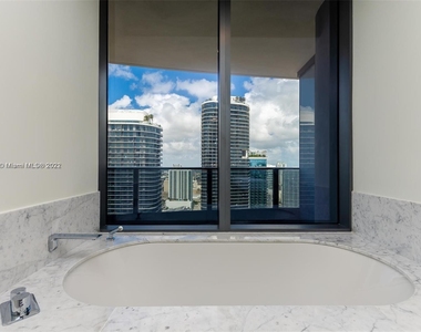 1000 Brickell Plz - Photo Thumbnail 22