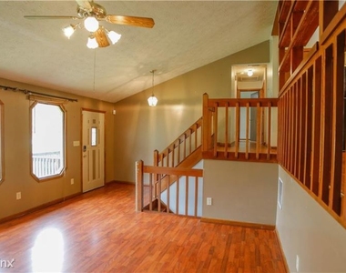 275 Lamden Ct - Photo Thumbnail 2