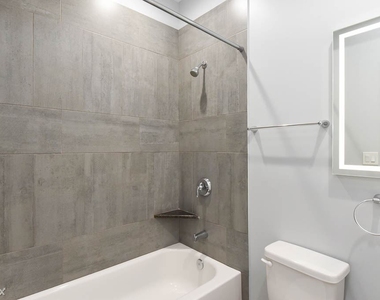 1055 W. Glenlake, Unit 3 - Photo Thumbnail 17