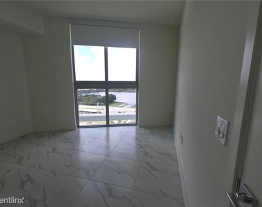 2000 Metropica Way Apt 1003 - Photo Thumbnail 15