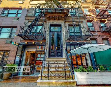 109 Saint Mark's Place # - Photo Thumbnail 4