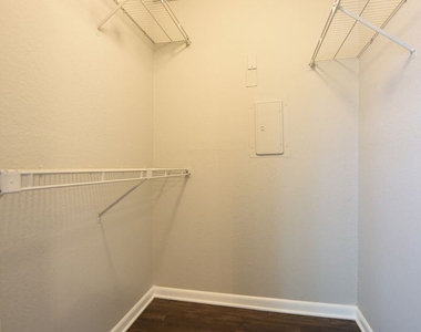 4502 Gaston Ave Apt 206 - Photo Thumbnail 9