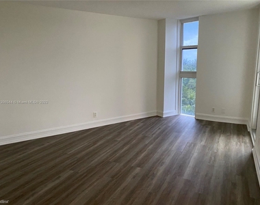 100 Bayview Dr Apt 622 - Photo Thumbnail 6