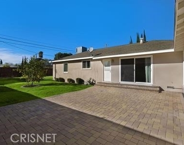 7053 Cozycroft Avenue - Photo Thumbnail 1