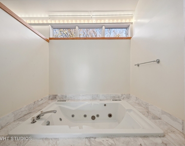 851 W Gunnison Street - Photo Thumbnail 18