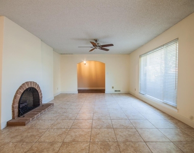 1365 W Tenaya Way - Photo Thumbnail 19