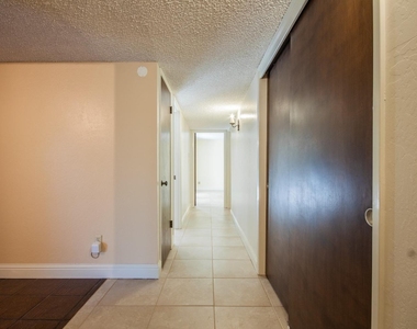 1365 W Tenaya Way - Photo Thumbnail 32