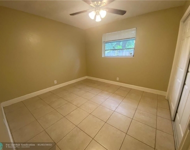 2500 Sw 18th Ter - Photo Thumbnail 10