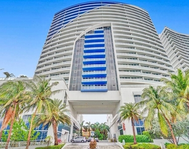 3101 Bayshore Dr - Photo Thumbnail 1