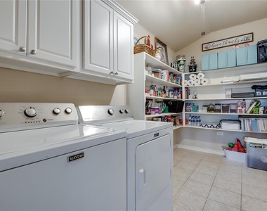 2729 Lake Ridge Drive - Photo Thumbnail 15