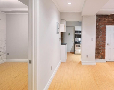 326 East 35th Street - Photo Thumbnail 6