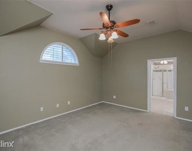 3712 R Lake Country Drive - Photo Thumbnail 17