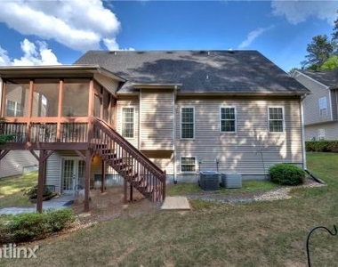 110 Caitlin Ln - Photo Thumbnail 5