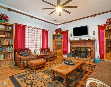 5200 R Arbor View Way - Photo Thumbnail 4