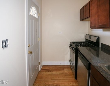 628 W. Cornelia, Unit E5 - Photo Thumbnail 2