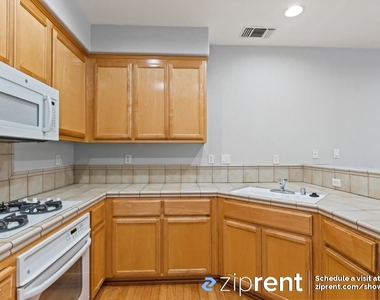 4154 Glenwood Terrace - Unit 2 - Photo Thumbnail 9