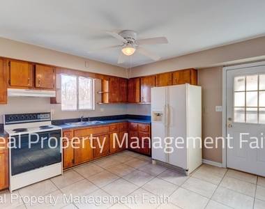 810 Manor Ct - Photo Thumbnail 9