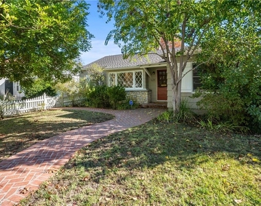 4214 Bellaire Ave - Photo Thumbnail 9