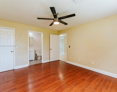 4437 Sunny Lane Ave - Photo Thumbnail 9