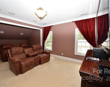 7098 Wateredge Drive - Photo Thumbnail 26