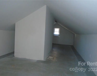 3916 Bearwood Avenue - Photo Thumbnail 11