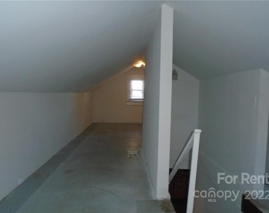 3916 Bearwood Avenue - Photo Thumbnail 12