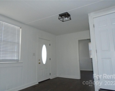 3916 Bearwood Avenue - Photo Thumbnail 5