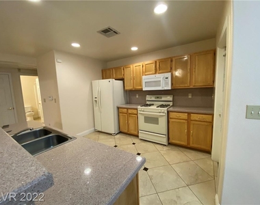 1511 Cardinal Peak Lane - Photo Thumbnail 4