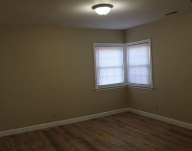 1237 Elmore Avenue - Photo Thumbnail 5