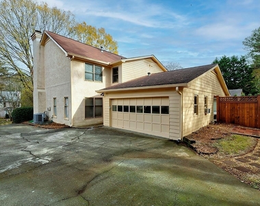 8950 Carroll Manor Drive - Photo Thumbnail 27