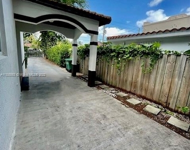 4050 Sw 11th St - Photo Thumbnail 22