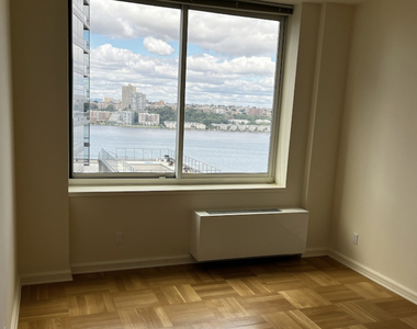 Copy of 400 West 63rd Street, Unit 2201 - Photo Thumbnail 2