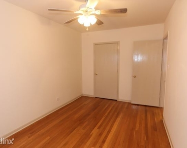 5738 N. Winthrop, Unit 212 - Photo Thumbnail 15