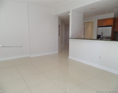 1050 Brickell Ave - Photo Thumbnail 6